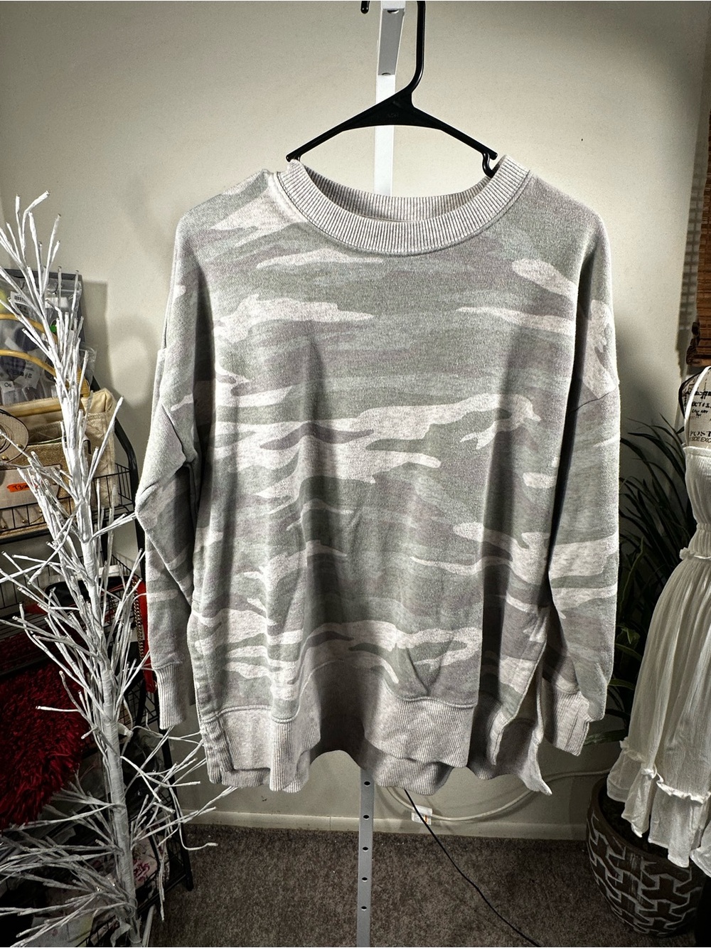 153. aerie Cream and Light Gray Fleece Oversized Pullover